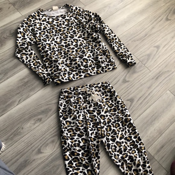 🐆 Emi & Kay Leopard Jogger Set - Picture 2 of 10